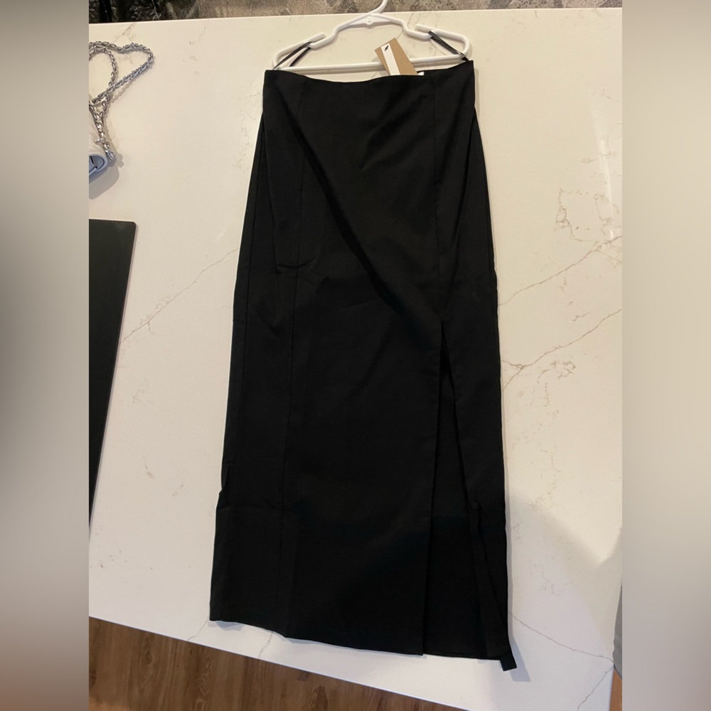 Midi skirt with slit